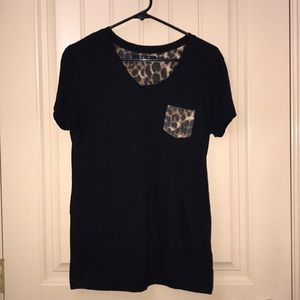 V-NECK TEE